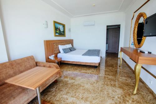 Kristal Beach Hotel - image 13
