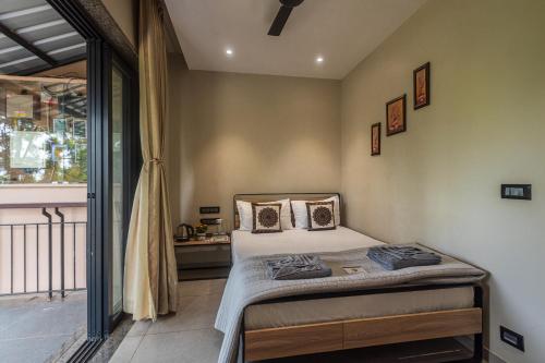 SaffronStays Cinco Elementos, Panchgani - stunning valley view pool villa