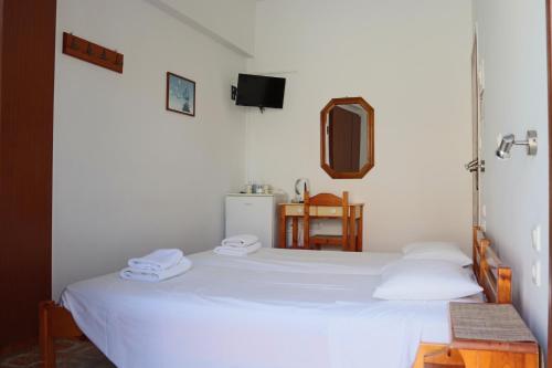 Twin Room image 8