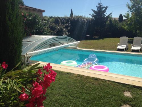 CALME VILLA DANS GOLF - PISCINE PRIVEE SECURISEE