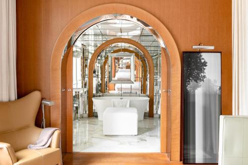 Bathroom, Le Royal Monceau Hotel Raffles Paris in 8th - Champs Elysees