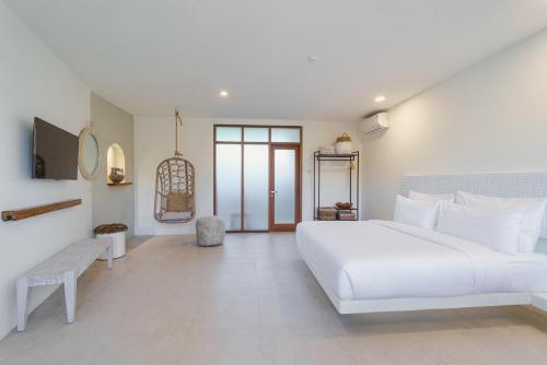 355137654 El Tropico Boutique Hotel
