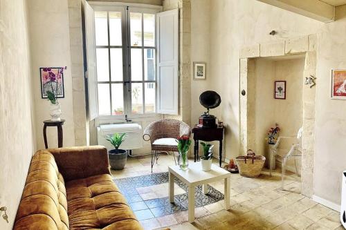 2-Bed Island Retreat - Baroque Courtyard & Views