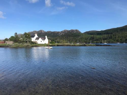 24 Harbour Street, Plockton - Stunning sea views & private garden gîte à louer Plockton