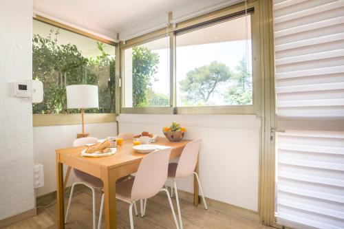 Studio Apartment image 10