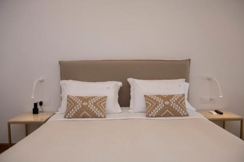 1 king bed, 1 sofa bed