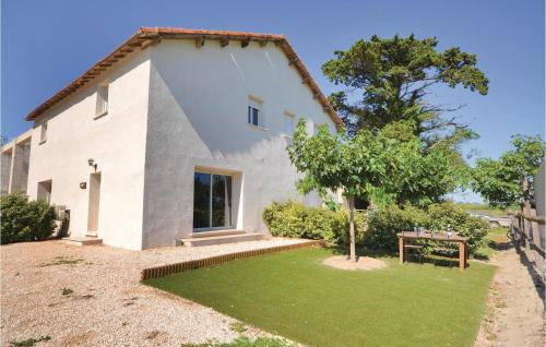 Two-Bedroom Holiday Home in Le Sambuc - image 5