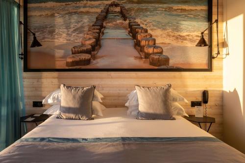 1 king bed, 1 twin bed