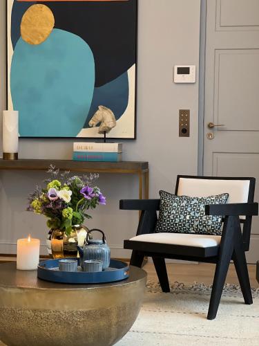 Black Door - image 13