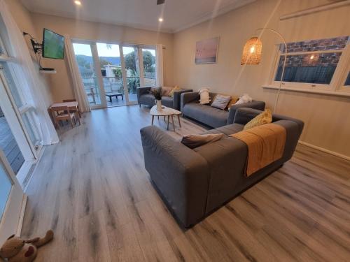 Vitamin Sea Beach House with outdoor Spa near Herman Street Reserve