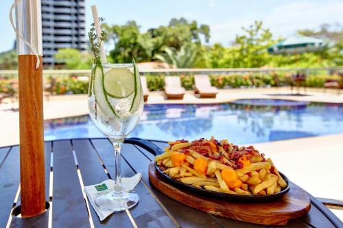 Swimming pool, Quality Hotel Rio de Janeiro - Barra da Tijuca in Jacarepagua