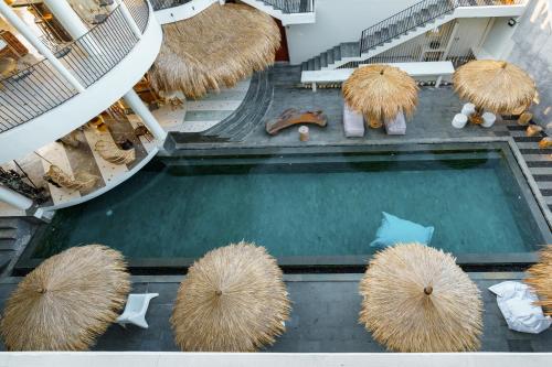 355171924 El Tropico Boutique Hotel