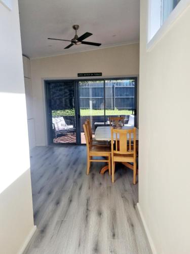 Vitamin Sea Beach House with outdoor Spa near Herman Street Reserve