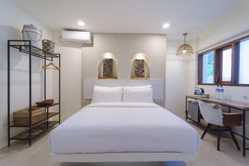 355192774 El Tropico Boutique Hotel