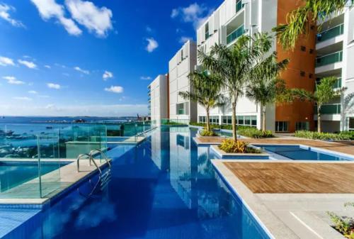 Swimming pool, Duplex de luxo com linda vista da Baia de Todos os Santos in Salvador