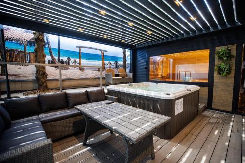 سبا, Arena Deluxe & Spa in زيجيد
