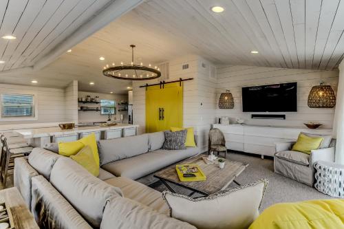 1940 Sf South - Yellow Home - image 7