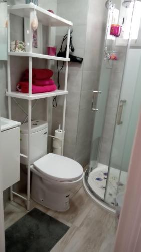  Habitación con baño privado en piso familiar in Alicante