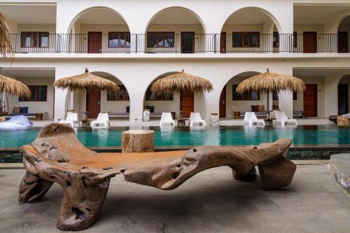 355201186 El Tropico Boutique Hotel