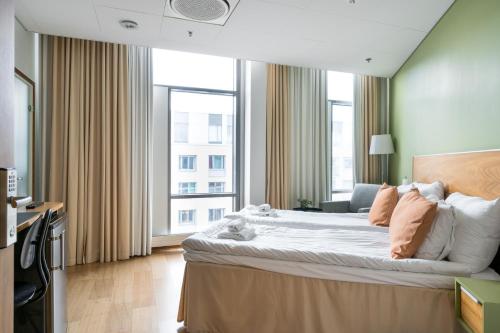 Hiisi Hotel Helsinki Jätkäsaari (Hiisi Hotel Helsinki Jatkasaari) in Ruoholahti