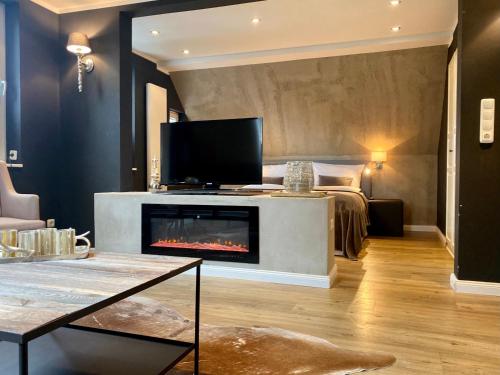 Deluxe Suite image 7