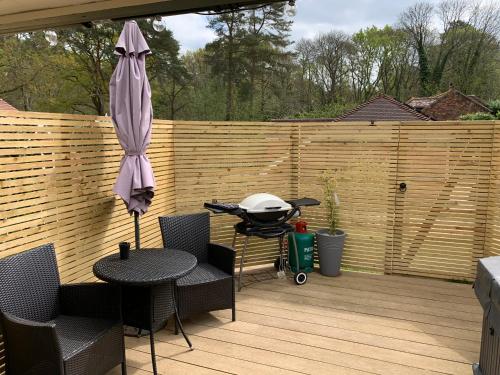 balkon/terasa, Beauslodge Authentic Log Cabin With Private Hot Tub in Liphook