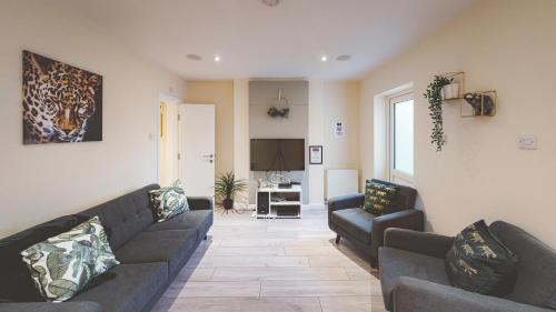 Spacious 4-bed house in Crewe by 53 Degrees Property, ideal for Contractors & Business, FREE parking - sleeps 7, Crewe (Foto 5)