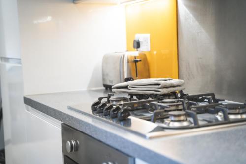 Spacious 4-bed house in Crewe by 53 Degrees Property, ideal for Contractors & Business, FREE parking - sleeps 7, Crewe (Foto 8)
