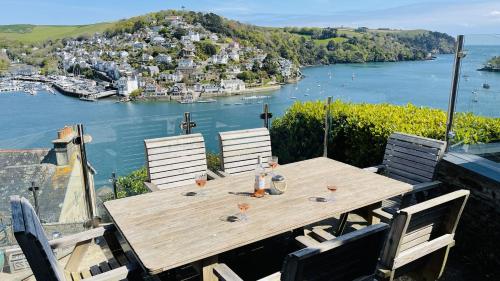 B&B Dartmouth - Out To Sea - Stunning views, elevated position with onsite parking - Bed and Breakfast Dartmouth