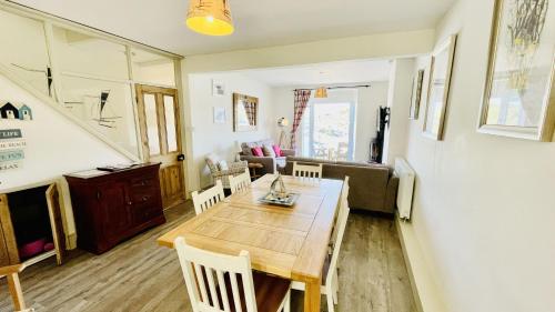 Out To Sea - Stunning views, elevated position with onsite parking