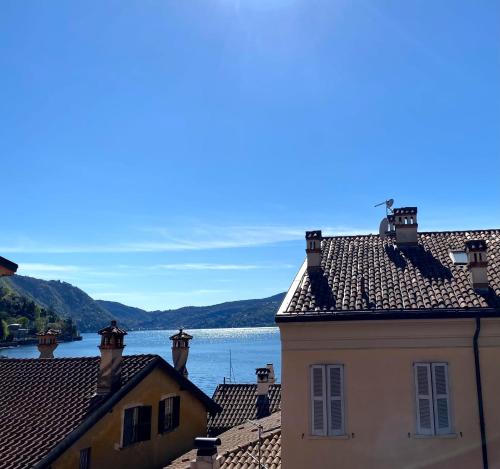 Emily's - by MyHomeInComo gîte à louer Torno