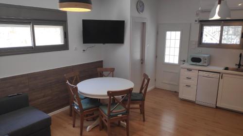 אחת ויחידה - One & Only in มาอาลอท์ ทาร์ชิฮา