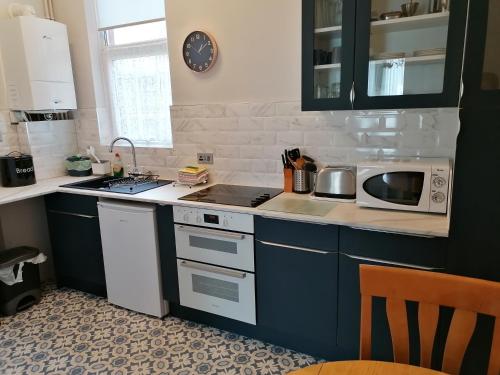 Kitchen, Victoria Lodge in Isle of Wight