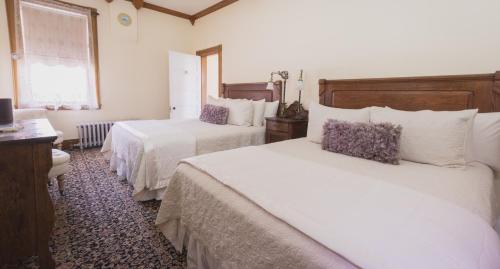 Queen Room with Two Queen Beds and Private Bathroom