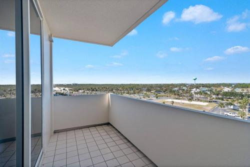 Bristol 610 - Spacious Corner Unit w/ Large Balcony & Gorgeous Beach View!