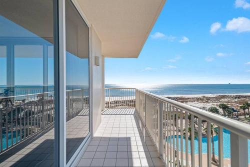 Bristol 610 - Spacious Corner Unit w/ Large Balcony & Gorgeous Beach View!