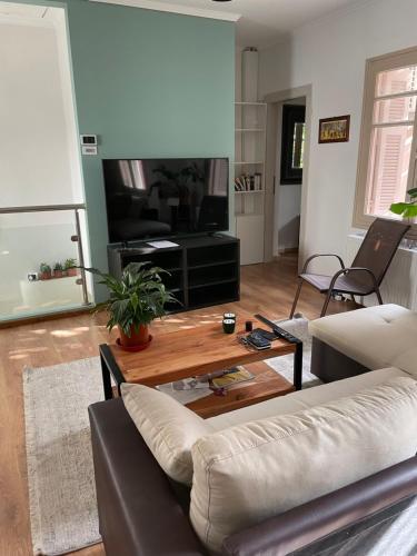 Lesvos renovated townhouse, Mytilene City Center gîte à louer Ákra Kástro