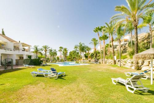 Cozy 2 Bedroom Apartment in Nueva Andalucia - image 5