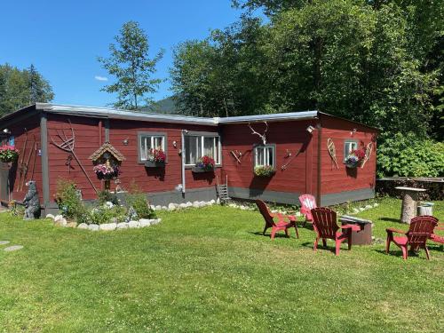 B&B Stewart - The Rustic Cabin - Bed and Breakfast Stewart