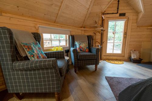 Punch Tree Cabins Couples Outdoor Bath