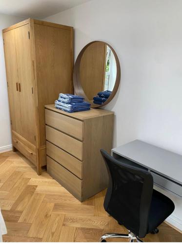 Facilities, Headingley-Weetwood - Well equipped apartment set in natural woodland near Headingley Golf Club