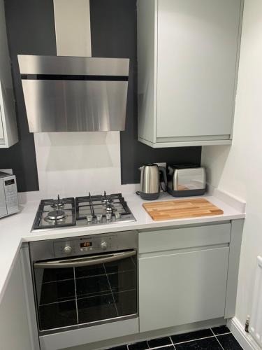 Facilities, Headingley-Weetwood - Well equipped apartment set in natural woodland near Headingley Golf Club