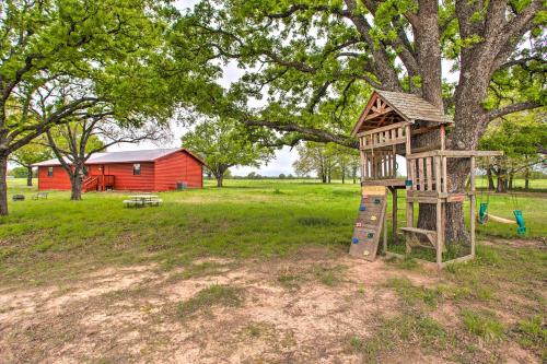 Emory Escape with Pond Access Less Than 13 Mi to Lake! in Emory, USA