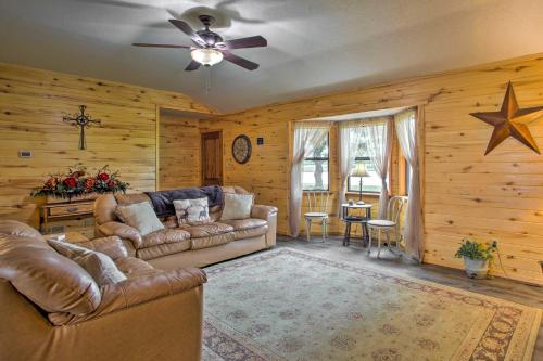 Emory Escape with Pond Access Less Than 13 Mi to Lake! in Emory, USA