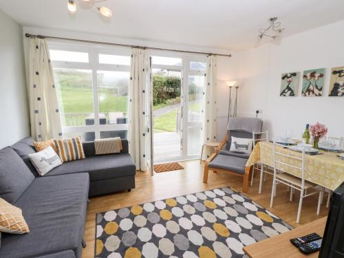 Exterior view, Seas The Day in Ventnor East