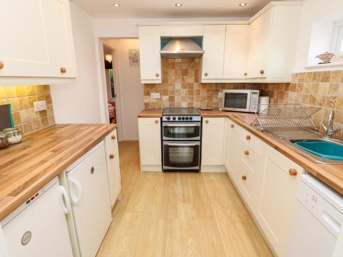 Exterior view, Seas The Day in Ventnor East