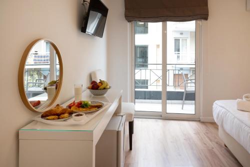 Oprema, HOTEL_TIER in Atene