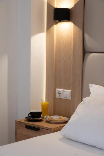 Double Room with Balcony image 4