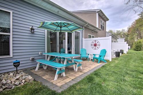 Modern Townhome with Patio 1 5 Mi to Bethany Beach! - image 18