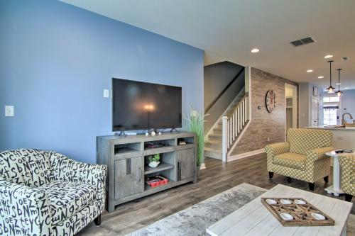 Modern Townhome with Patio about 2 Mi to Bethany Beach! in Ocean View